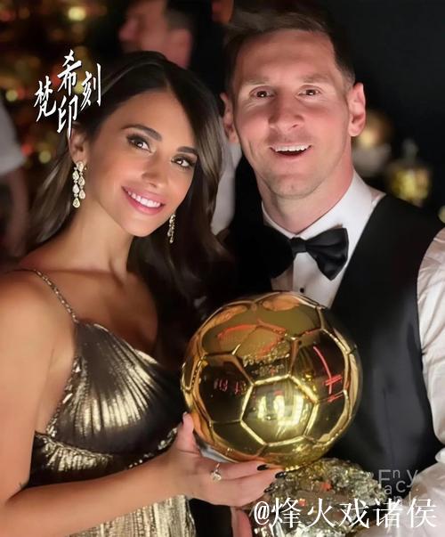 印度女主持一身红裙与梅西共同漫步绿茵场