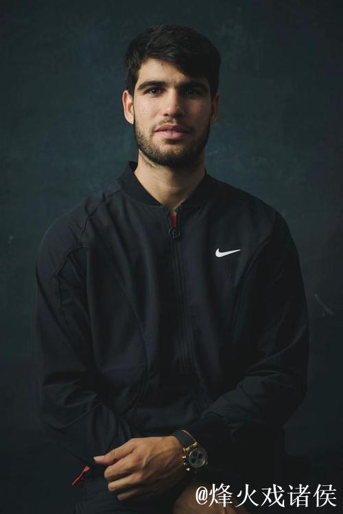 阿尔卡拉斯拍摄中网冠军写真 尽显中华传统文化美